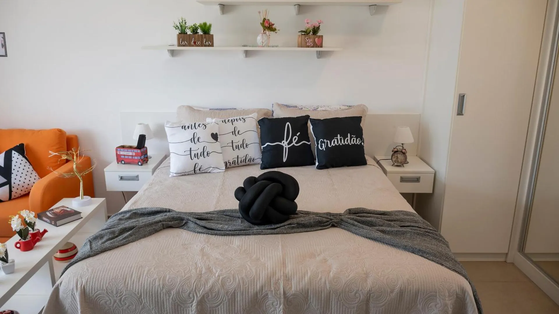 شقة ساو باولو  في Apartamento Em Frente Ao Metro Campo Belo Proximo A Berrini Com Garagem 0*,  البرازيل