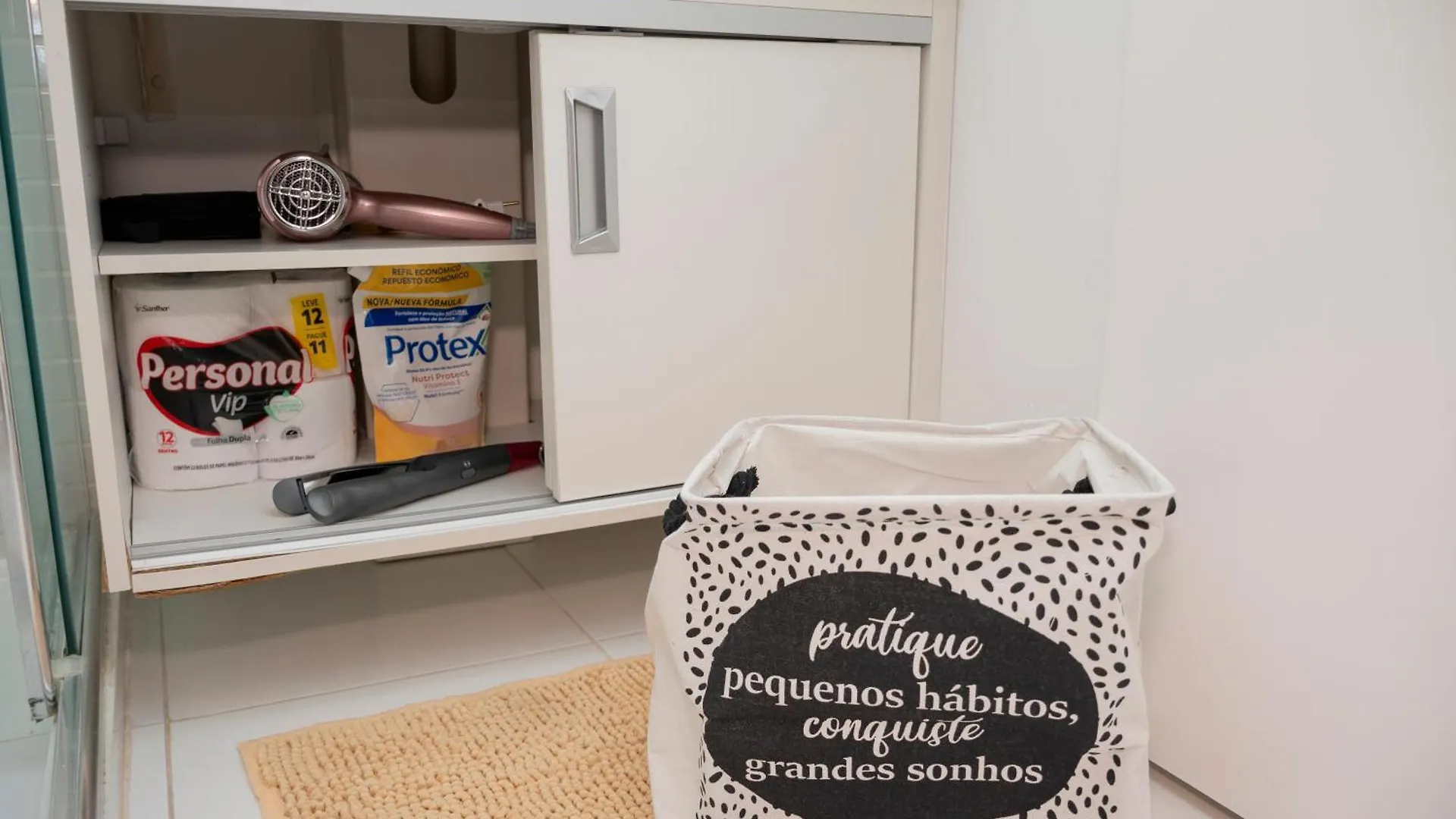 شقة ساو باولو  في Apartamento Em Frente Ao Metro Campo Belo Proximo A Berrini Com Garagem